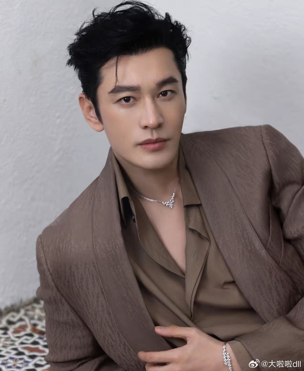 黄晓明估计要裂开了，好不容易把钱花到正道上，万万没想到，差点亏的连底裤都没了！熟