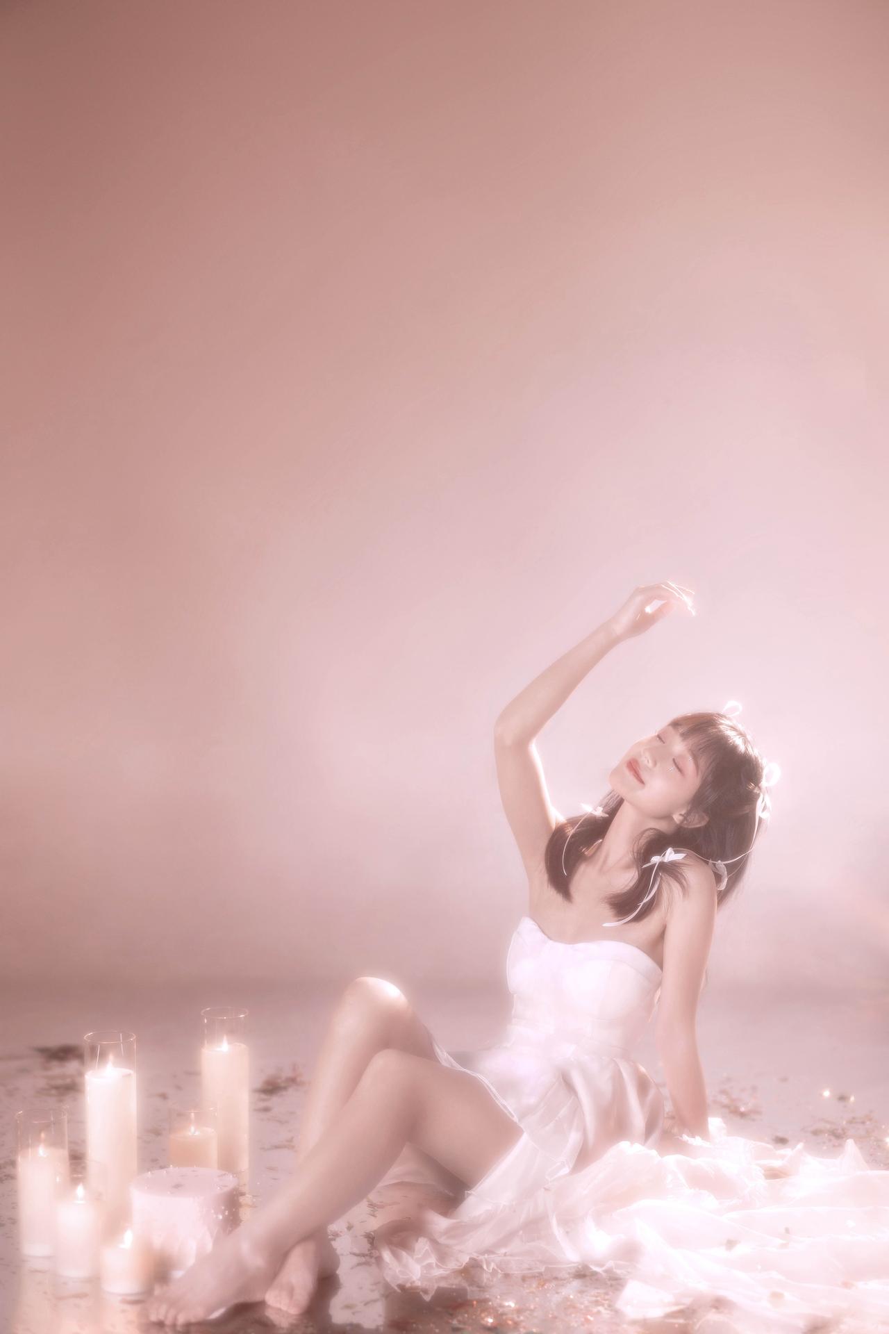 粉色不是幼稚，是永远少女的宣言。🎀💗 这组粉色生日写真，把童话里的蛋糕、气球