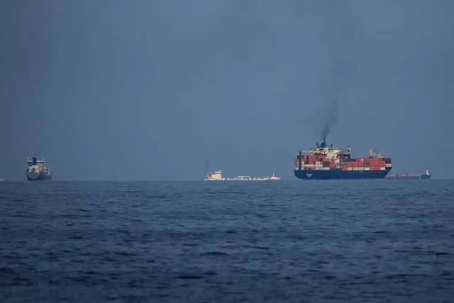 伊朗打击海湾国家全球油汽供应链，是其在美以侵略伊战争中的弱势而不得已采取的逼迫美