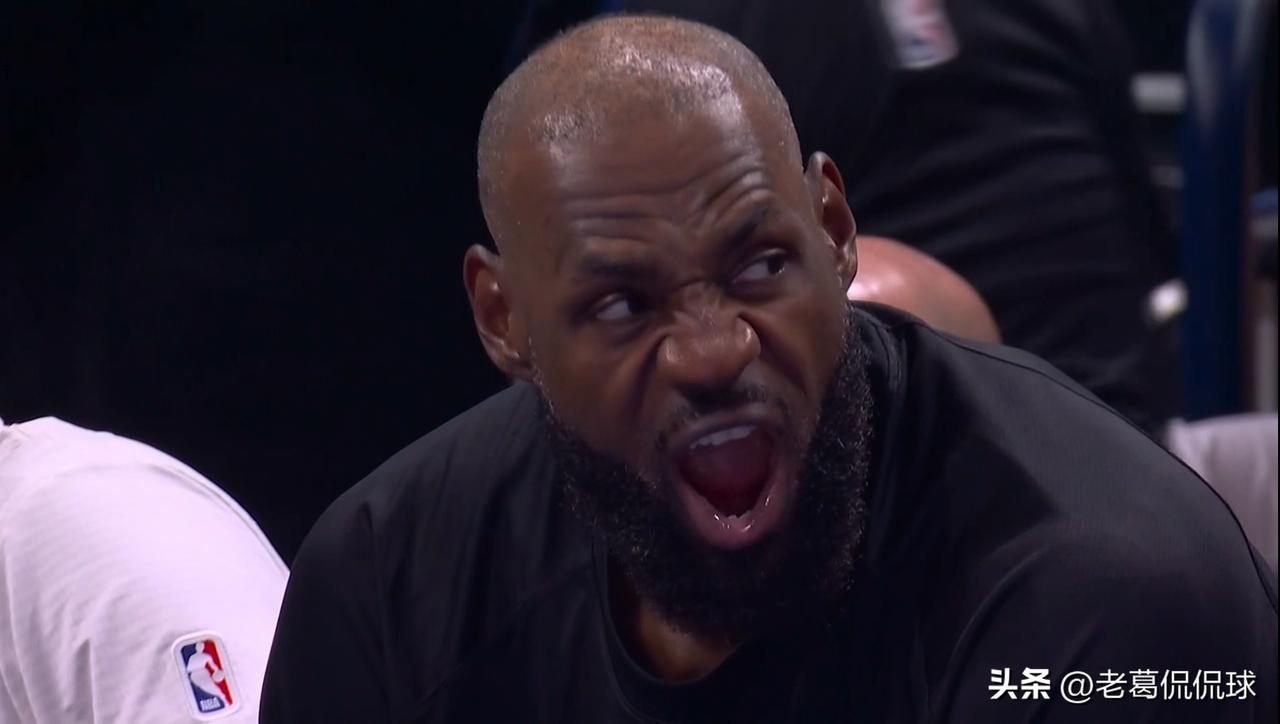 在今天湖人客场挑战雷霆的比赛中，发生了让人瞠目结舌的一幕。当时距离全场比赛结束还