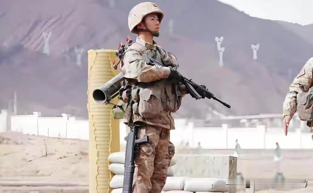 从铁脚板到钢铁侠：中国陆军的硬核转型

一张中国步兵的训练照刷爆外网：肩扛191