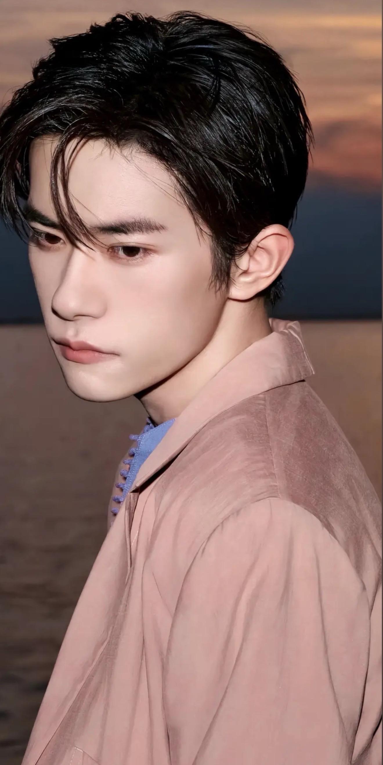 好高级的一张脸。  ，高级感是本色