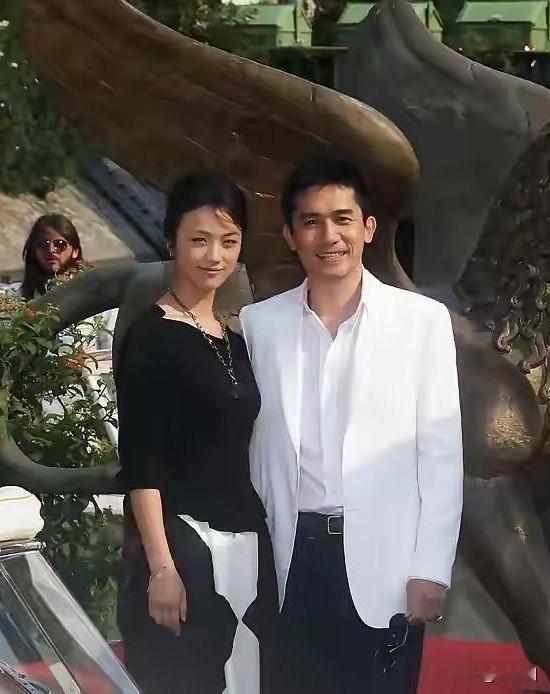 在《色·戒》的拍摄期与宣传期，梁朝伟和汤唯留下了多张“同框”。

据了解，当初为