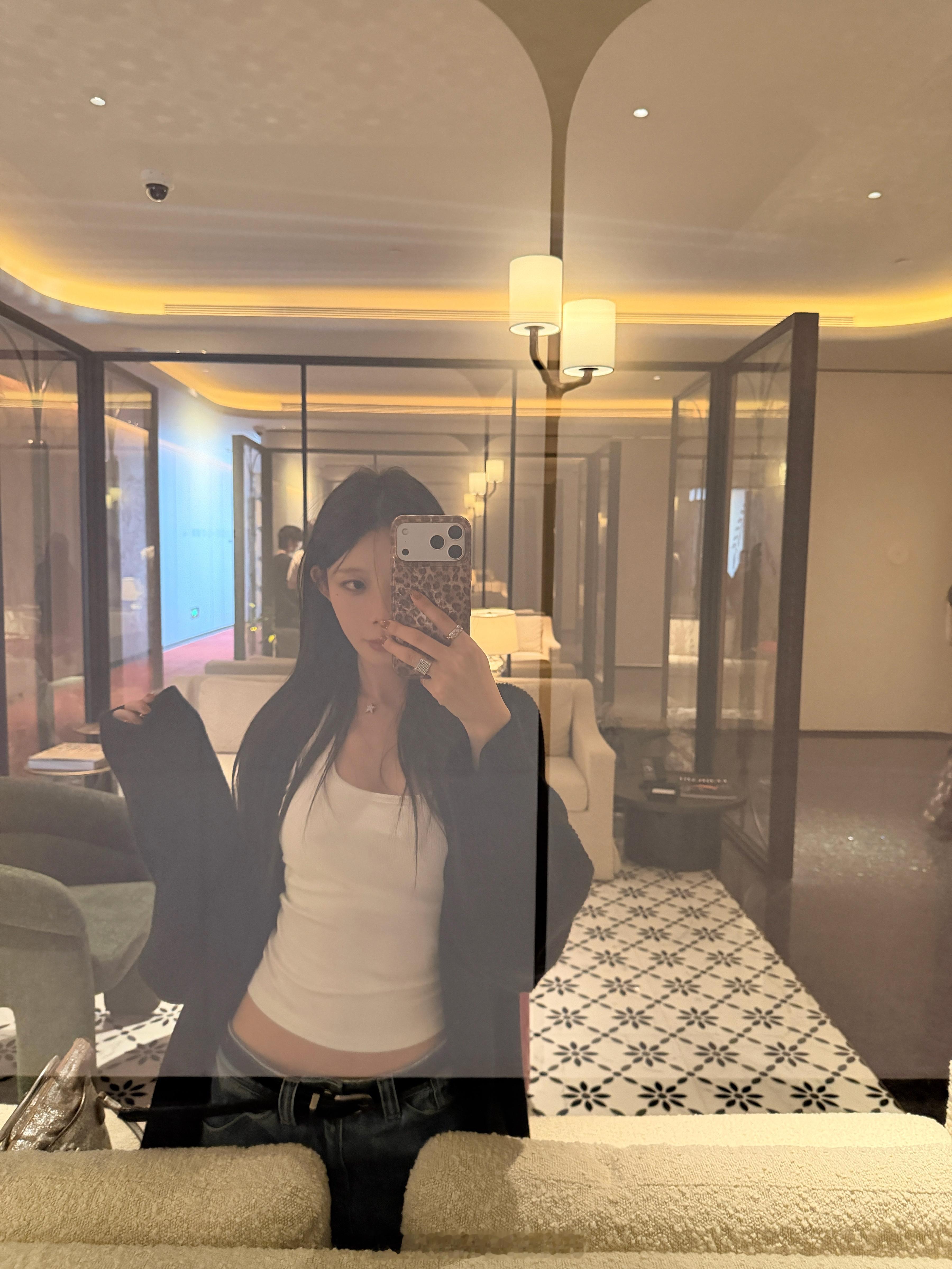 1️⃣6️⃣点开播 晚点啵啵间见秋天怎么能少得了毛衣外套 大大的很有慵懒感 做的