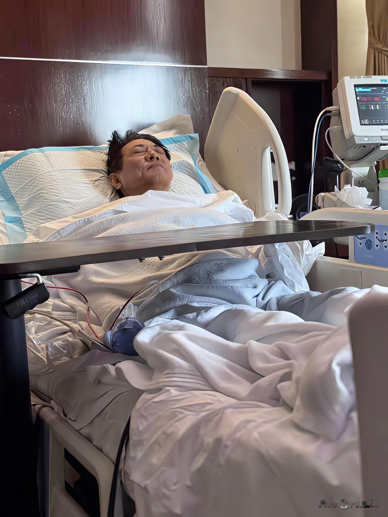 要说李连杰对事业的痴迷热爱程度，看他住院就知道了！

李连杰生病了，但他连生病住