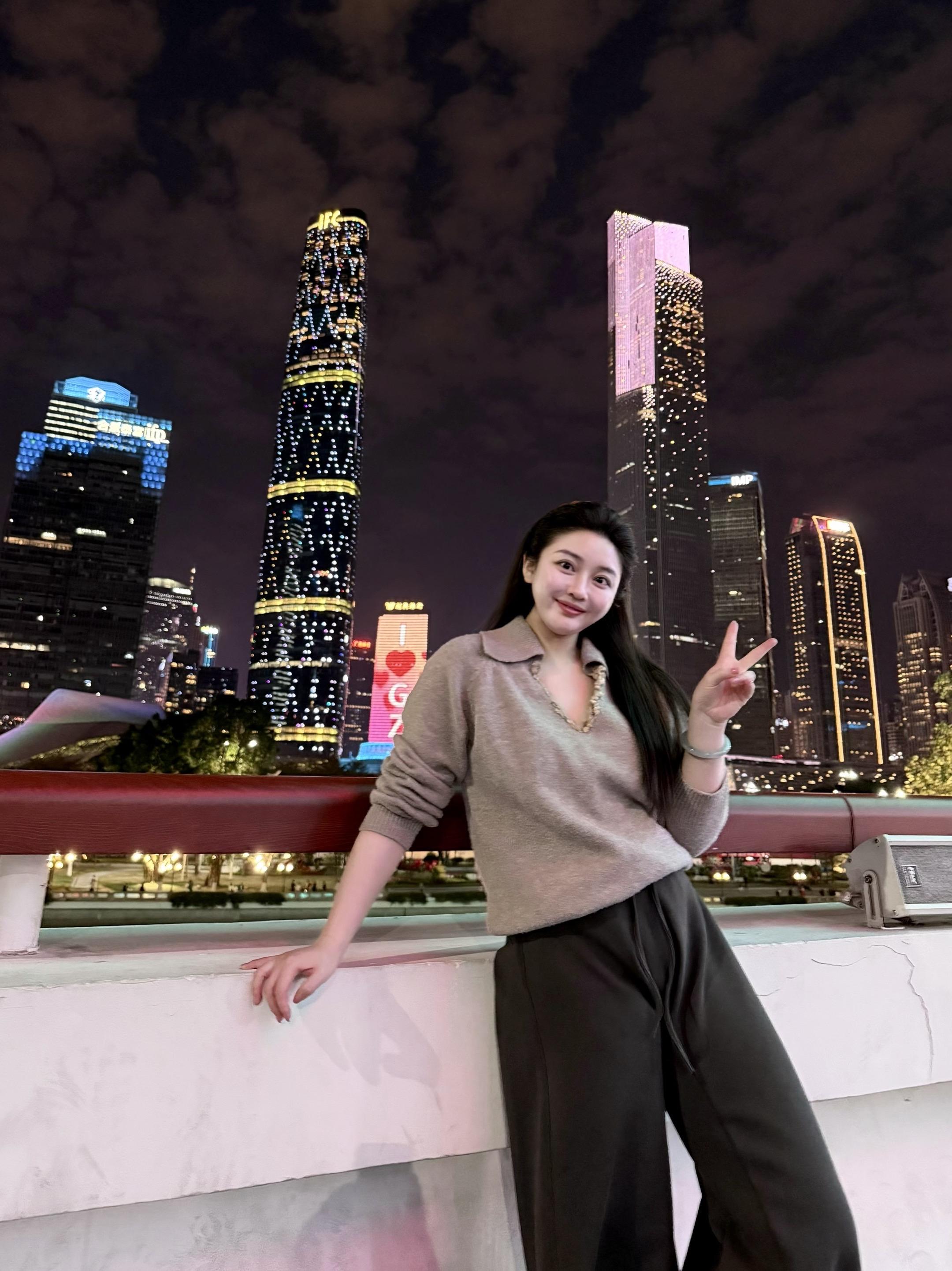 气质这个东西 你不用说话 它自然就会帮你开口