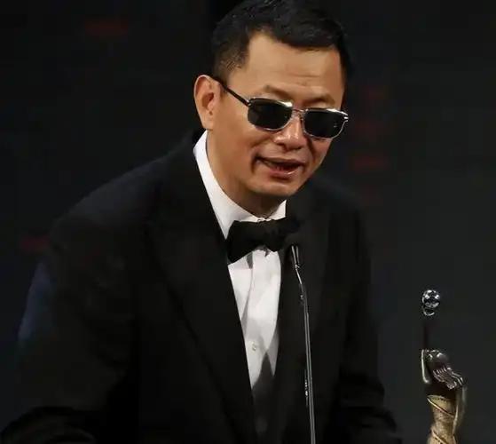 古二的绝望和反击

古二曝光《繁花》剧组，让我们更多地看到娱乐圈CLASS压榨的