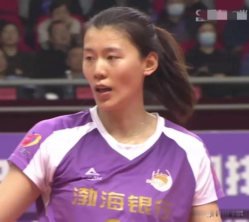 排超联赛半决赛
随着王艺竹发球直接得分，天津渤海银行女排客场3：1战胜江苏中天钢