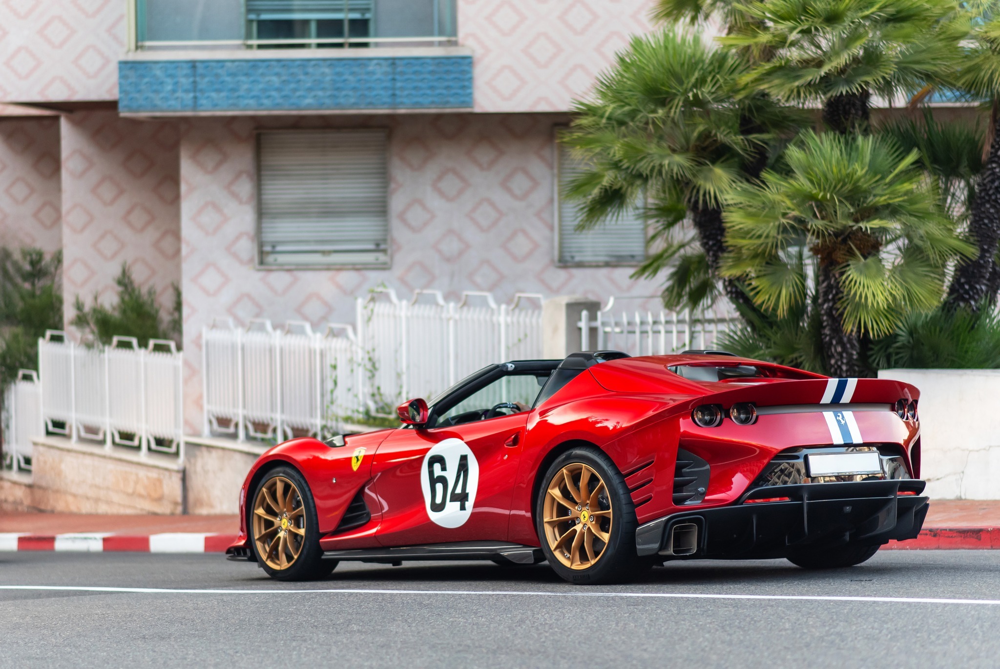 太养眼了…Ferrari 812 Competizione A ​​​