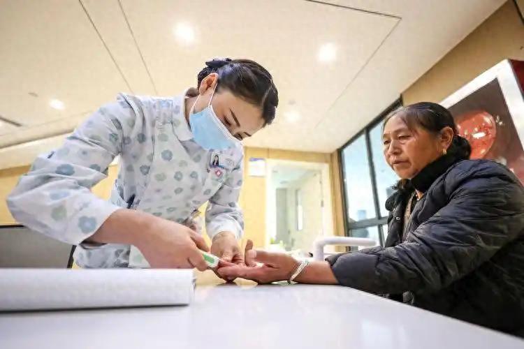 牛奶再次被关注！医生直言：糖尿病患者喝牛奶时，一定要注意4点

最近，牛奶再次成