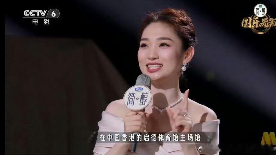 周深首位内地歌手登香港启德主场周深是第一位在中国香港的启德体育馆主场馆开唱的内地