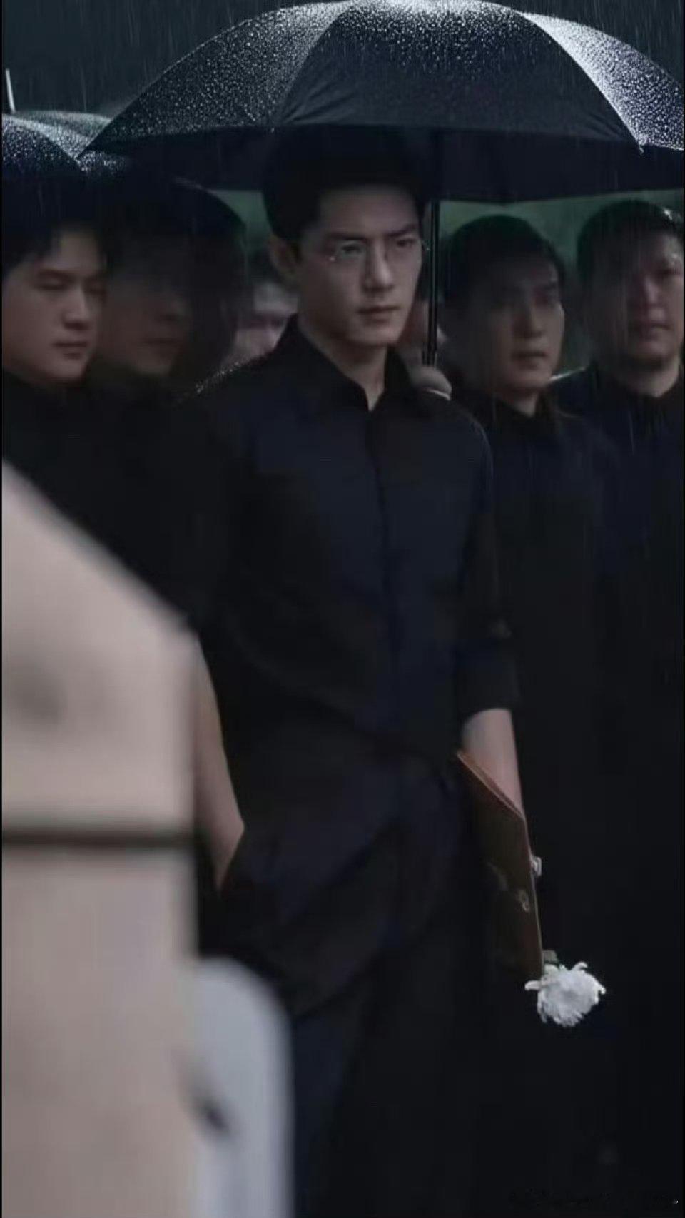 肖战黑衬衫造型路透肖战任少白黑衬衫造型路透 肖战黑衬衫造型路透[流鼻血]肖战[超