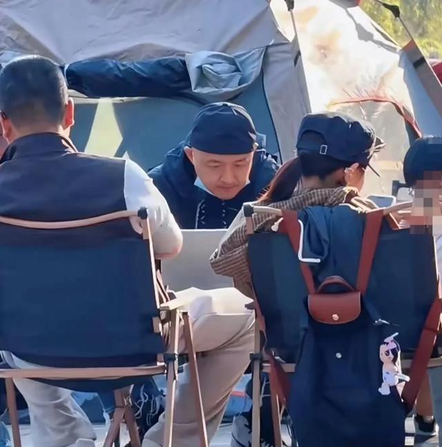 近日，有网友在北京怀柔露营时，偶遇了包贝尔
据爆料的网友说，当时他也是在怀柔露营