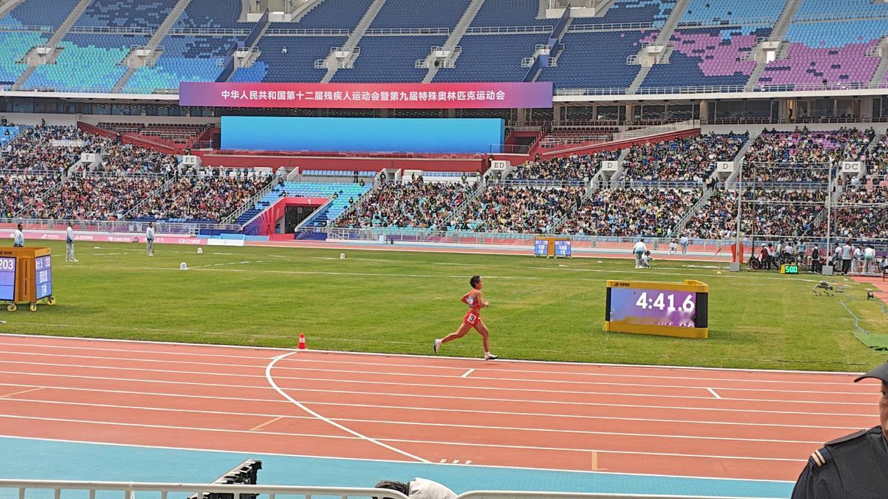 人常说“生如蝼蚁、当有鸿鹄之志，命如纸薄、应有不屈之心”！人最不应放弃，哪怕与命