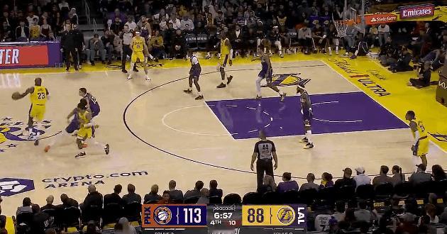 詹姆斯：比赛可以输！记录表不能断！
在今天NBA常规赛湖人对阵太阳的第四节比赛中