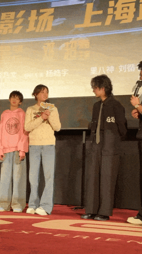 #孙俪带等等小花支持邓超新片#真的是猝不及防的给我喂了一口狗粮，简直不要太让人惊