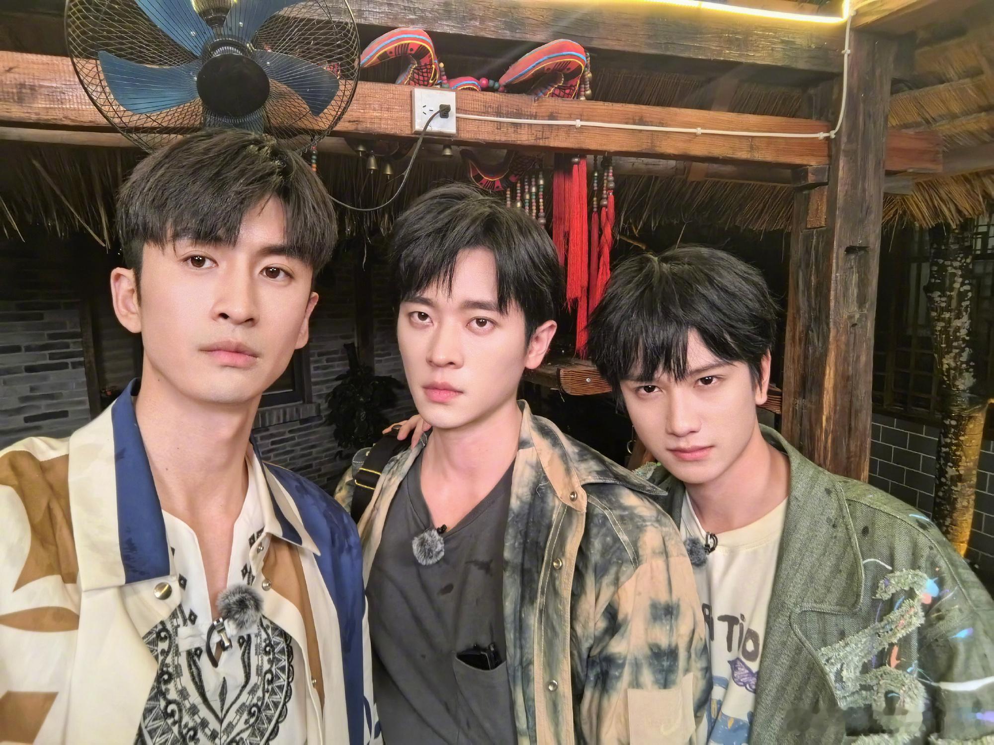 #丞磊张云龙敖子逸花式合照#丞磊张云龙敖子逸三位大帅哥合照对我的眼睛很友好，不同