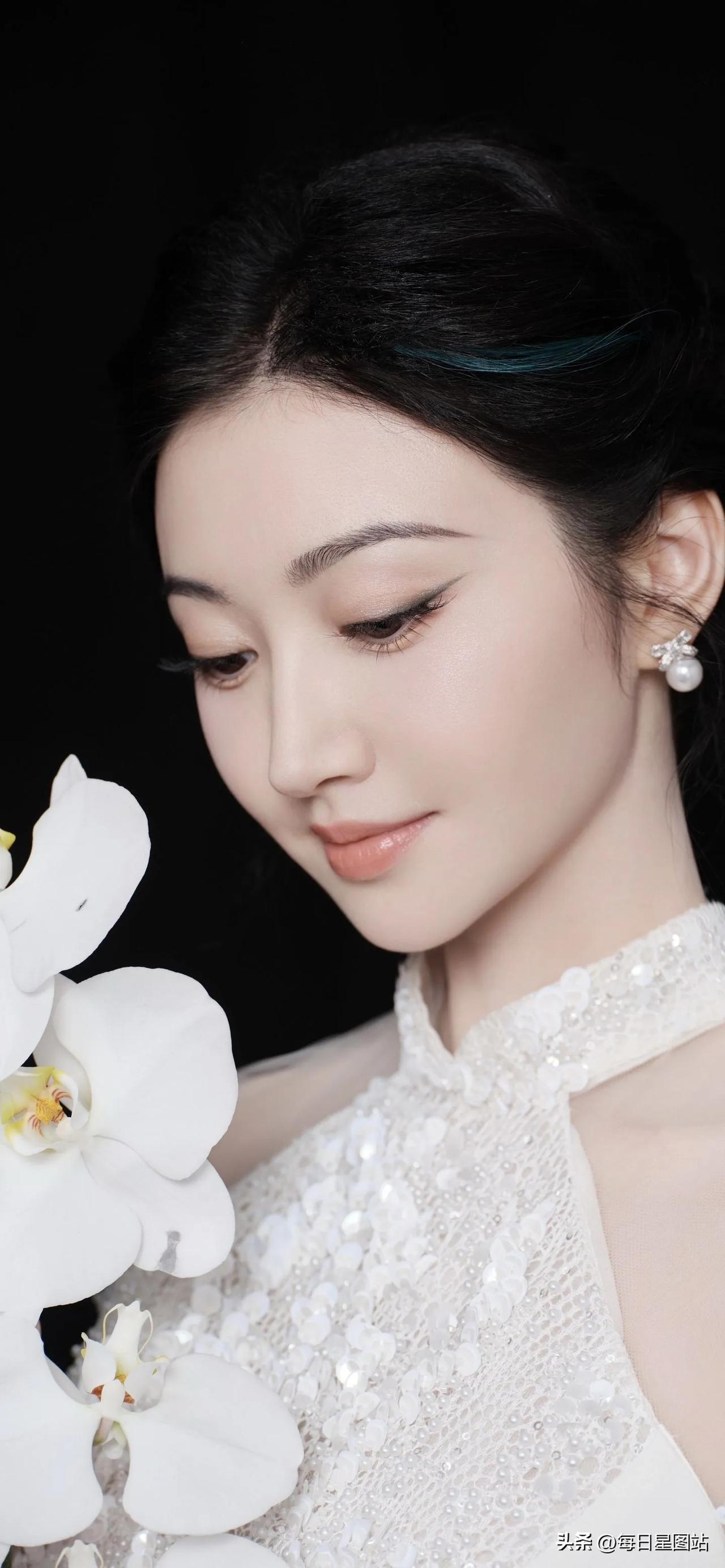 景甜高清写真鉴赏景甜公主裙 景甜芙蓉镇 邓莎景甜 古景甜写真 对视景甜
贝肽斯儿