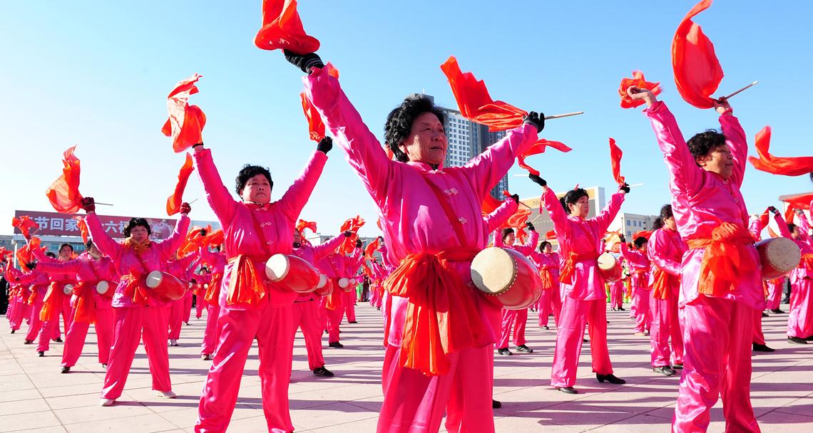 中华文明五千年
优秀传统数不完
伟大领袖铺好路
党扶舵盘方向专
经济国防大发展