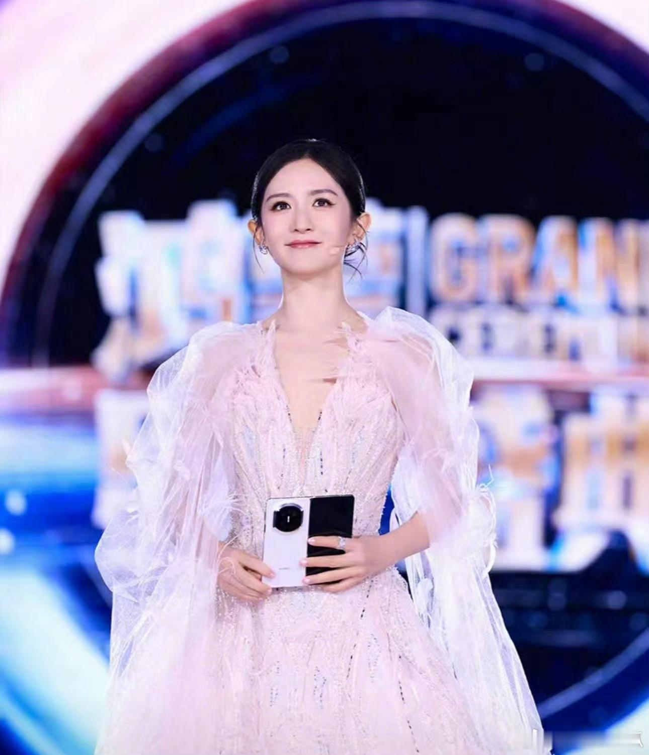 谢娜主持娜姐太争气了 