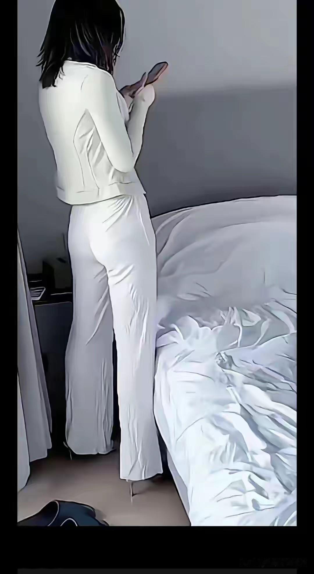 答应老婆出来旅游，刚到酒店，就接到单位电话，我该如何应对？