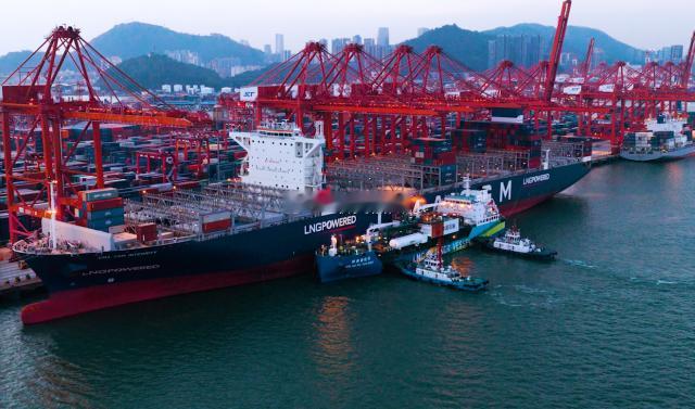 世界一流港口综合评价报告发布在最新的评价报告中，新加坡港、上海港、宁波舟山港保持