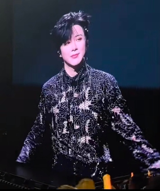 刘宇宁蕾丝 这世道也是轮到刘宇宁穿蕾丝了 ​​​