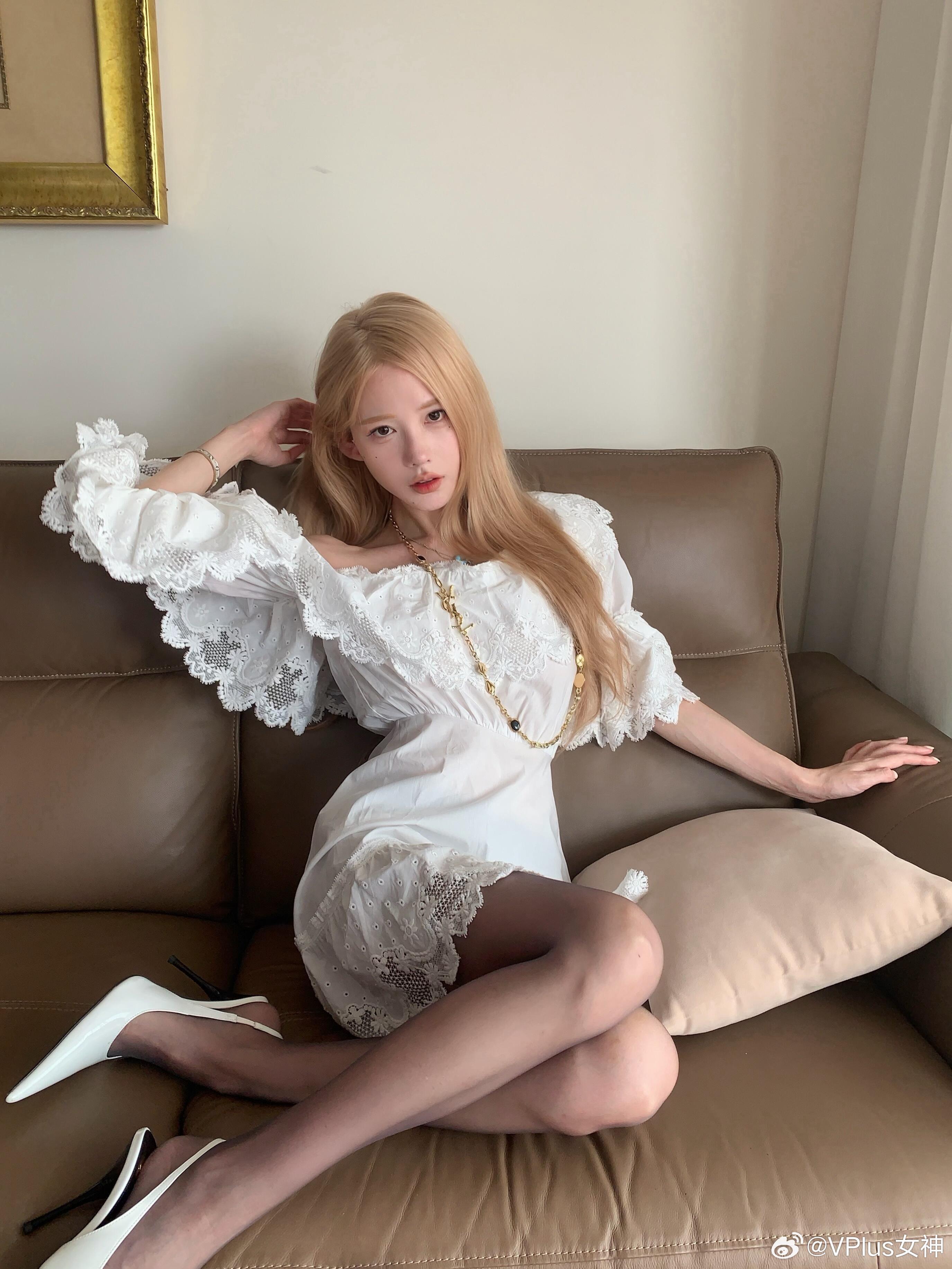泪水打湿数据线边看美女边触电！ 