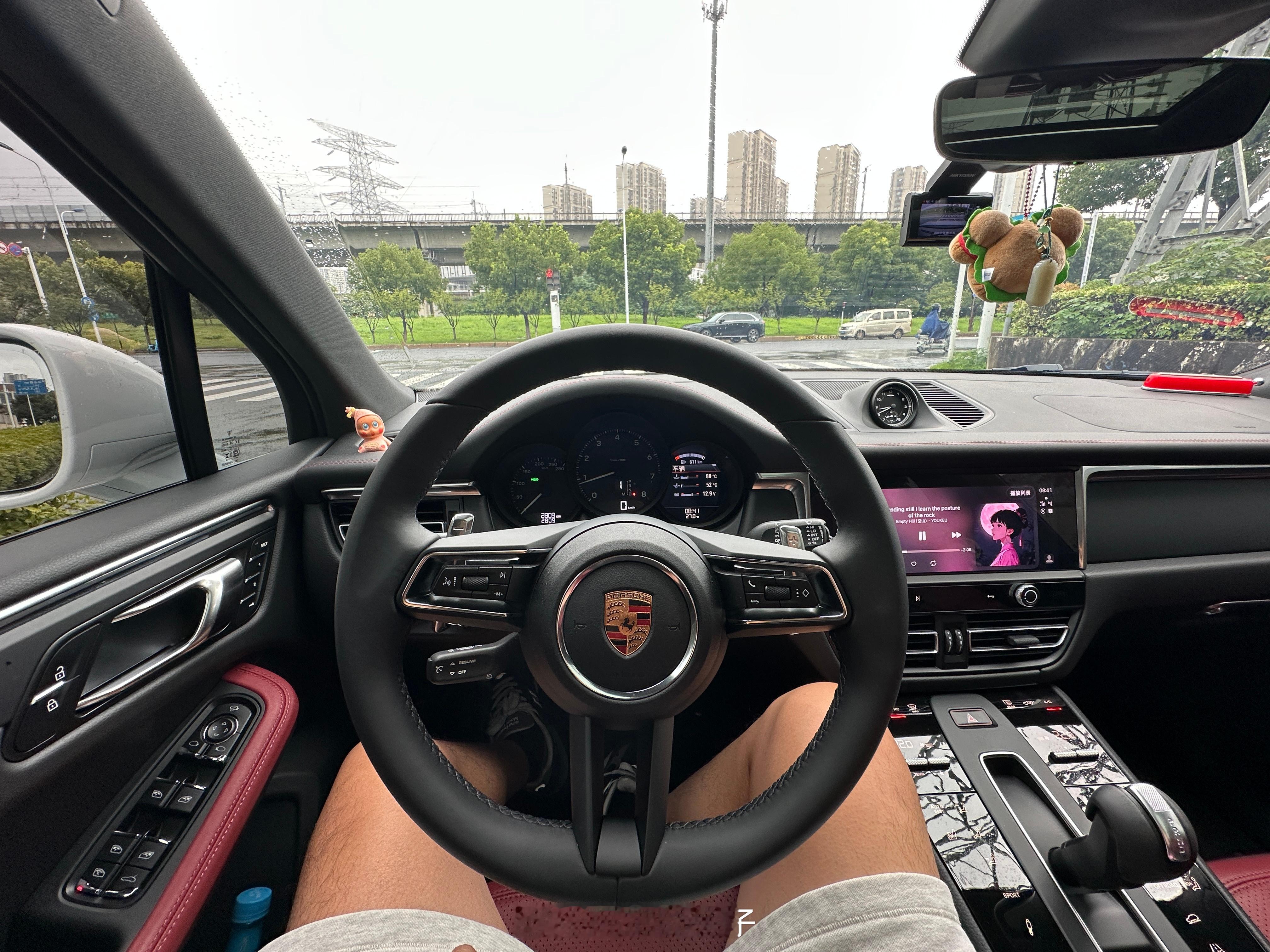存款有100万的人舍不得花30万买车舍不舍得看的不只是存款，还有消费观念、消费底