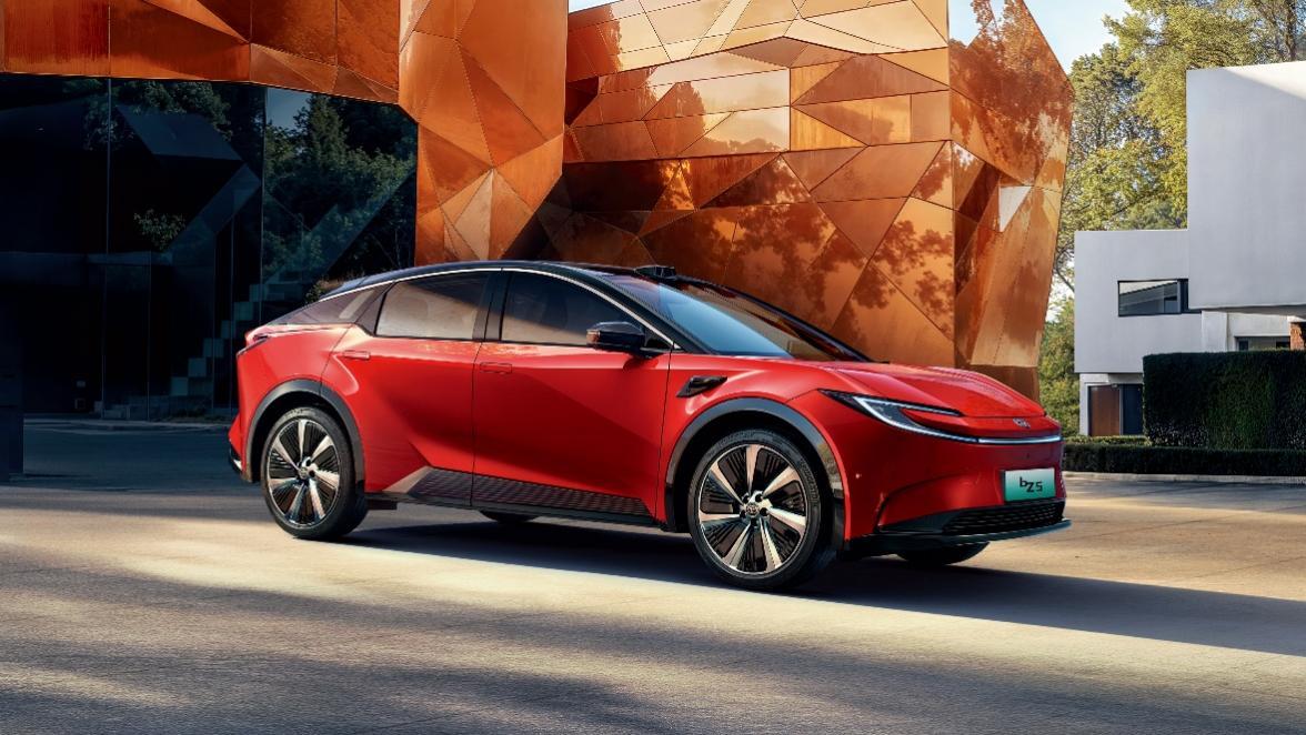 汽车资讯 一汽丰田近日开展新春促销活动，皇冠陆放、格瑞维亚等车型可享至高2万元置