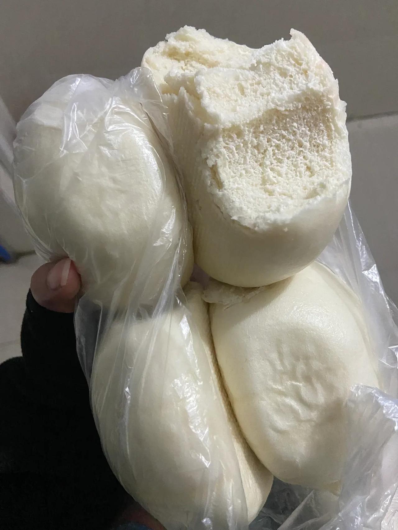 不懂就问！馒头里面有科技狠活吗？40度高温下的馒头，竟然一夜不变味！

这些天持
