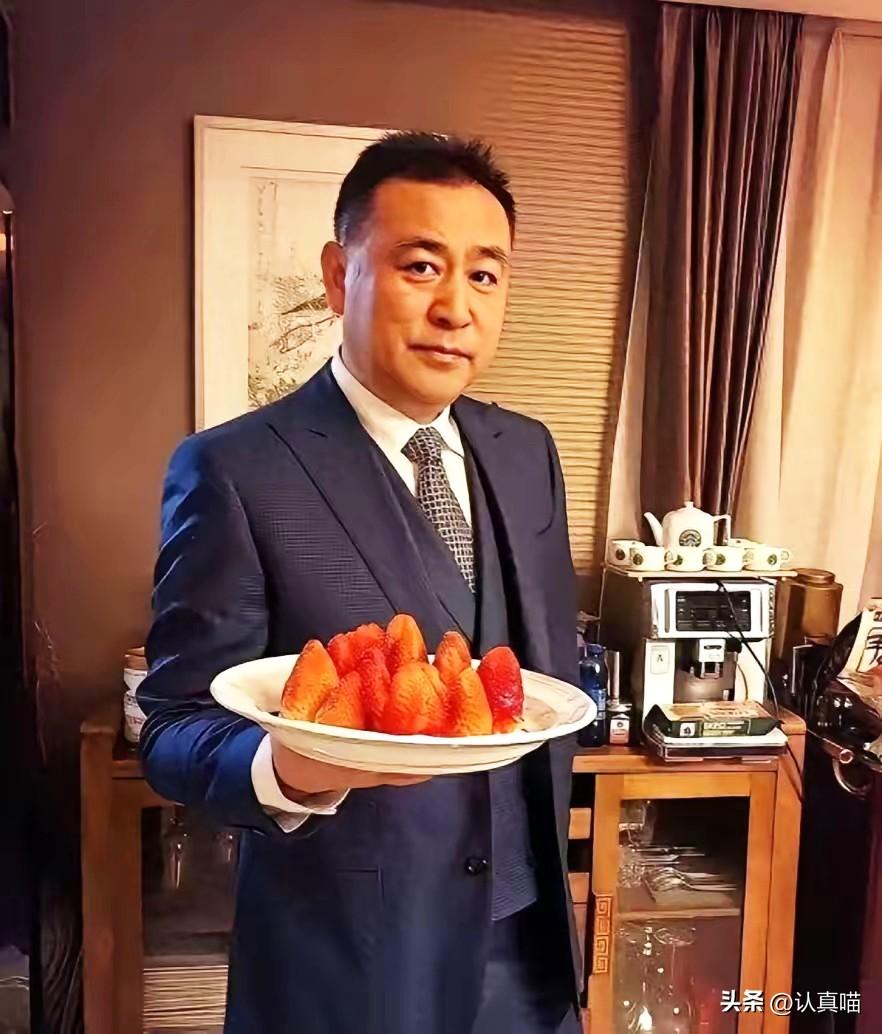 有钱也没用，
这才是最真实的丁克晚年！
65岁张宏民月入过万、北京坐拥多套房，衣