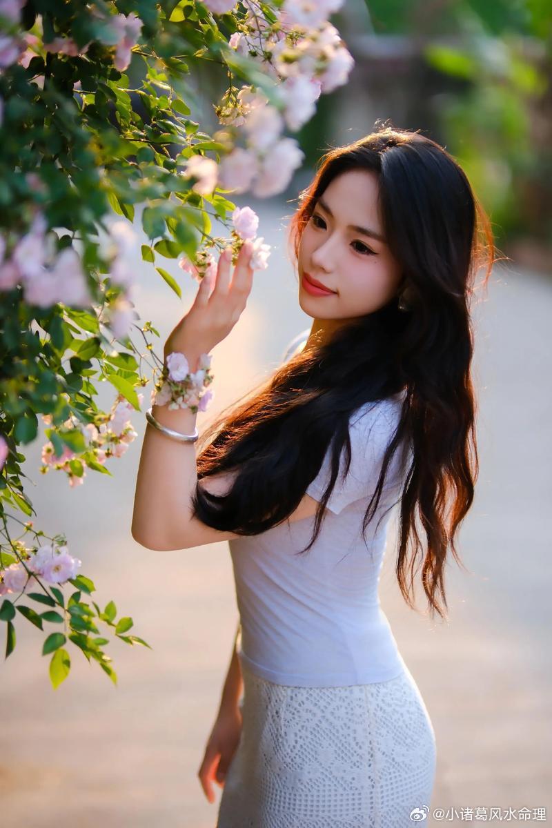 48年属鼠人最大的坎会在2032年鼠年间，鼠年间正处于本命年犯太岁的时期，整体的