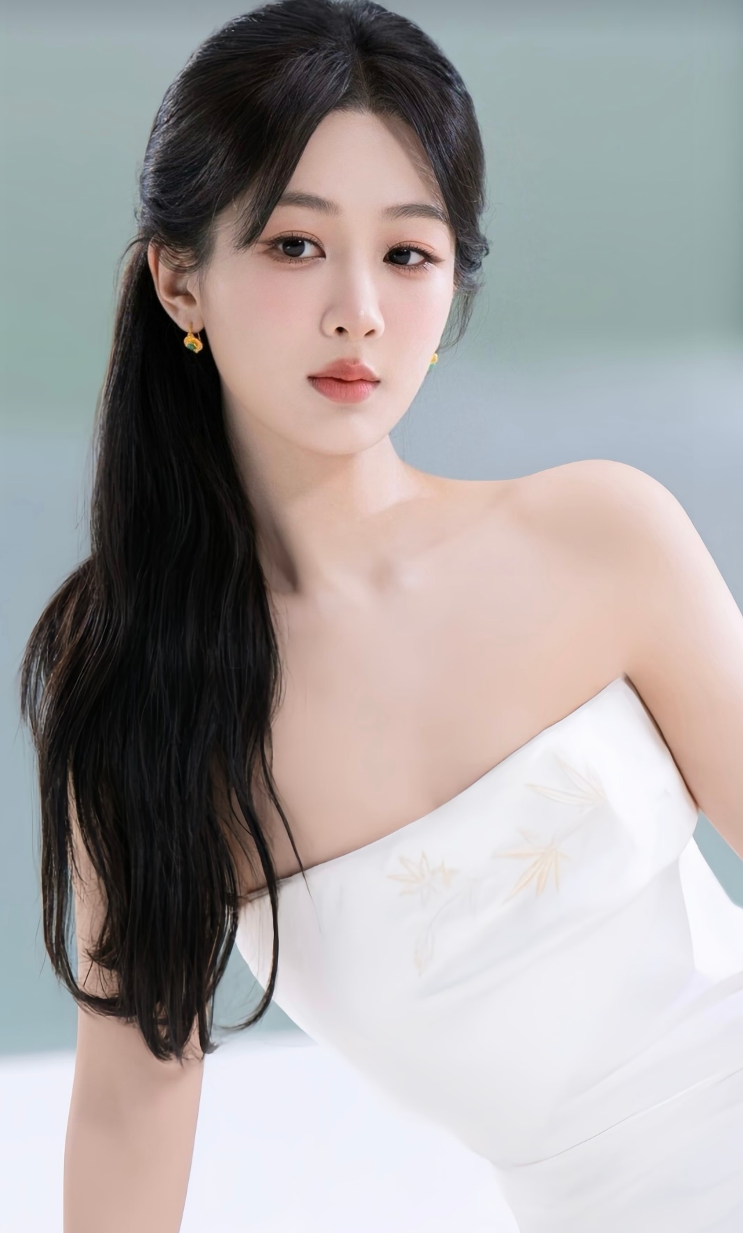 杨紫视后首发博杨紫米兰六宫格 看完杨紫米兰的六宫格我感觉自己都被净化了 治愈我的