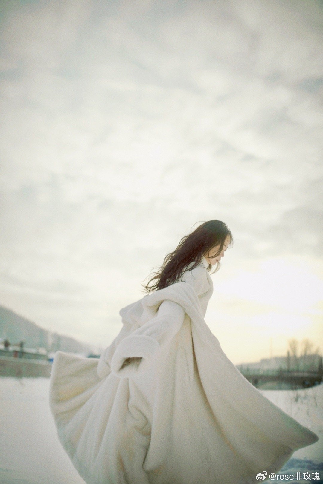 #上海约拍[超话]##摄影课程##人像摄影# 是冬日给的浪漫感 ​​​