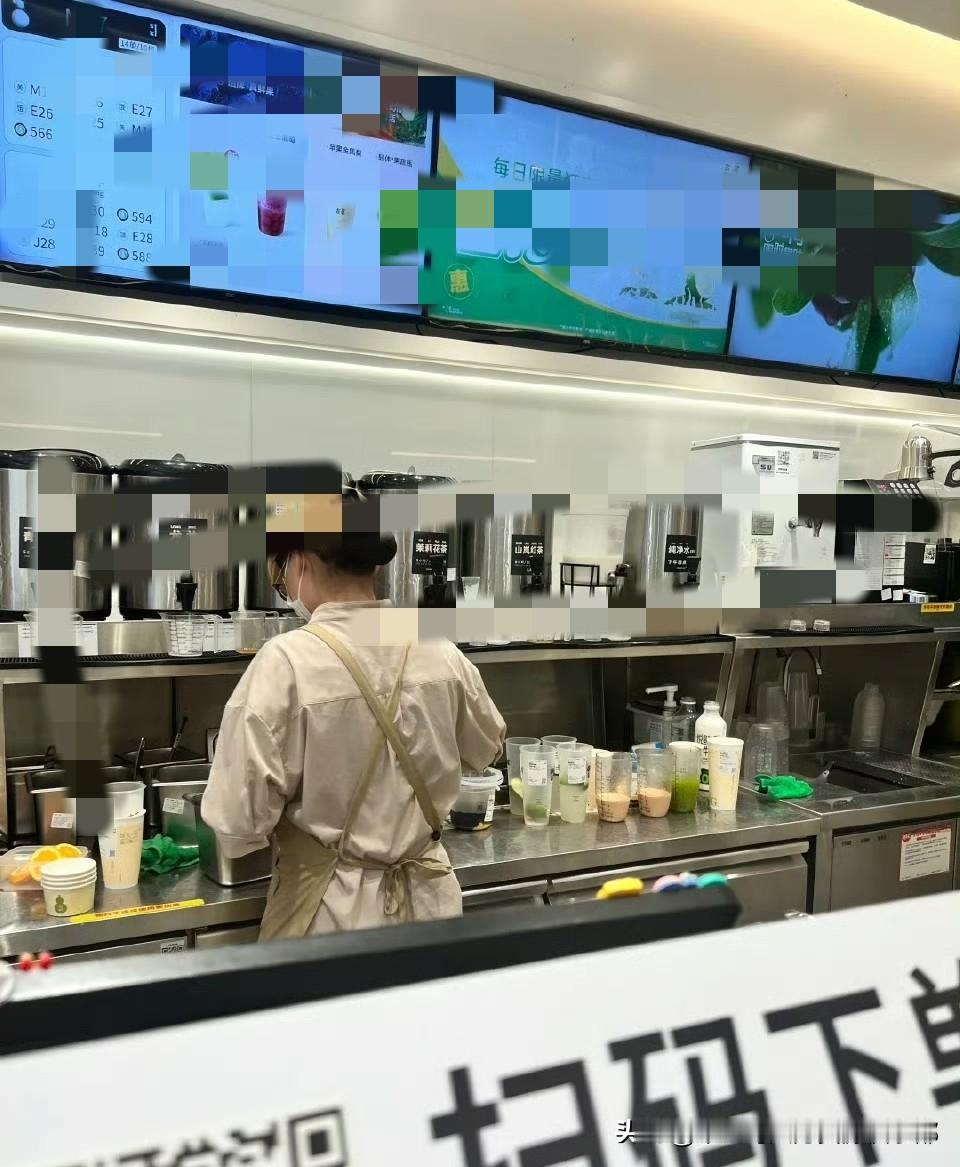 42岁去奶茶店应聘，被店长一句“只招20岁左右”怼回！凭啥？今天去一家奶茶店应聘