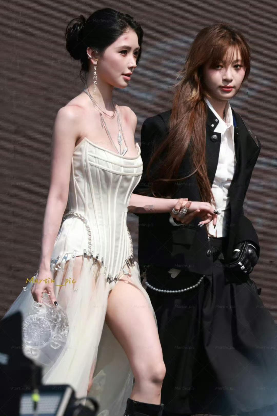 果然网红是见光灭…两个人差距也太大了 