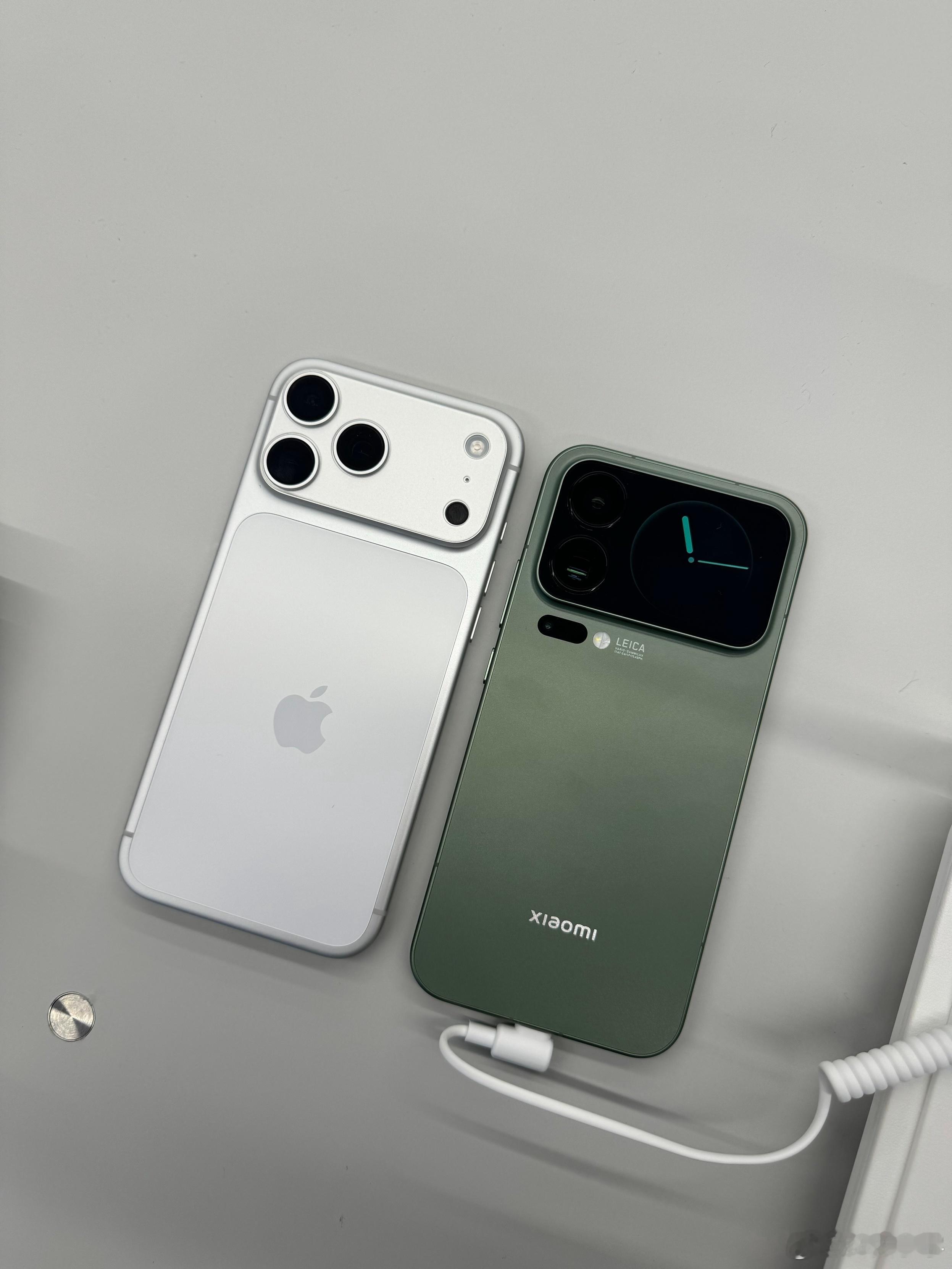 借网友一张图，看看两台 17 Pro Max 同框[无聊]小米[超话] ​​​
