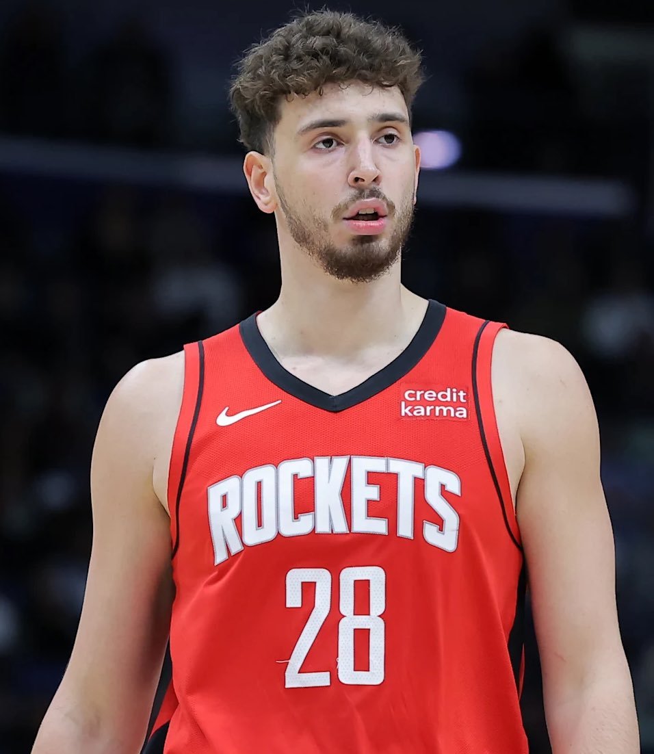 因为字母要走，所以最近会有很多关于火箭的交易流言。特别是关于申京的，大伙当个笑话