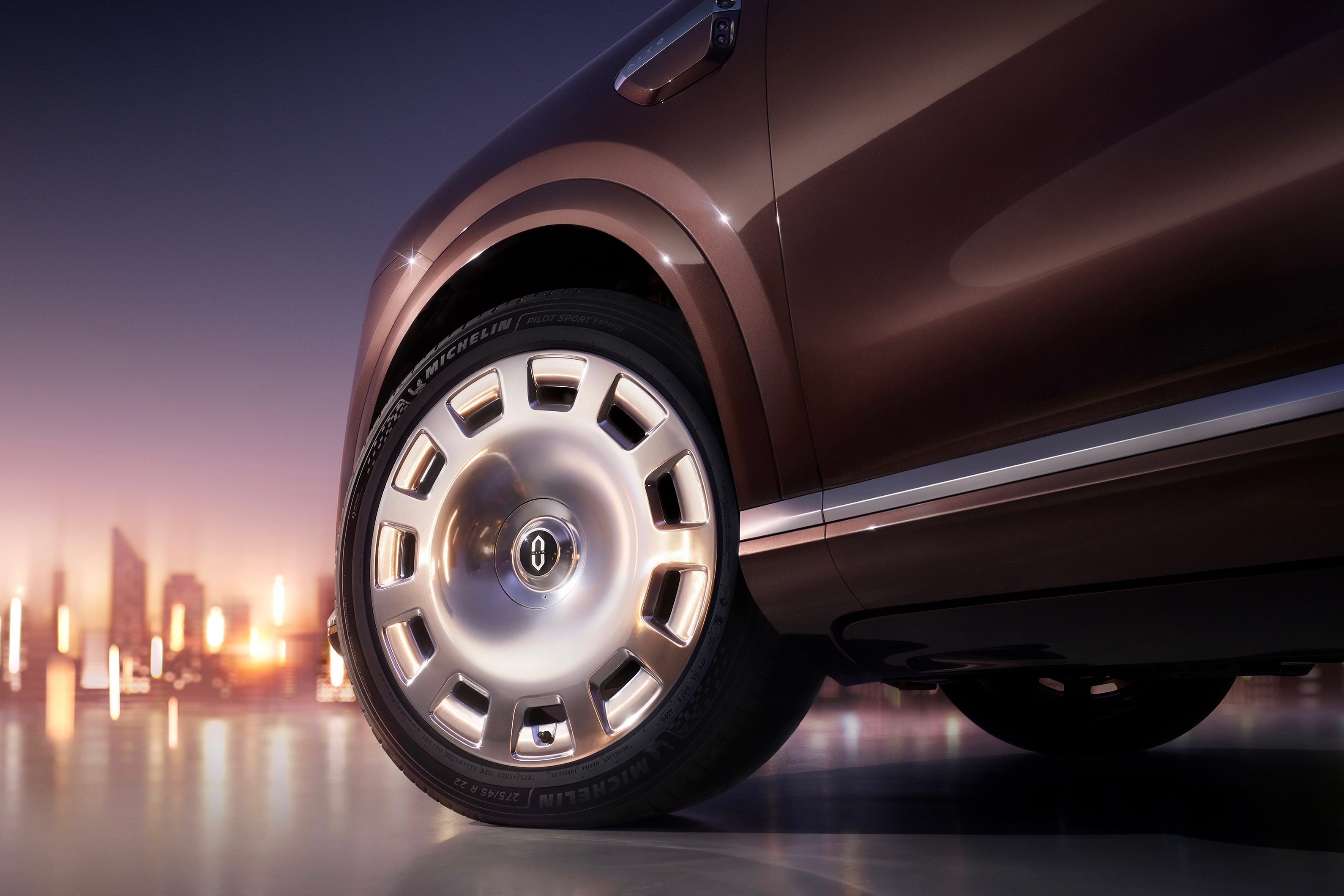 新一轮50万级9系SUV 的大战已经打响，今天新款问界M9也出牌了，6激光雷达、