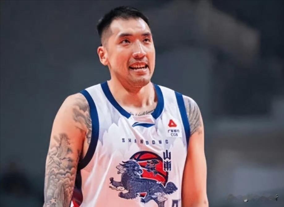 山东男篮103:95客场击败深圳，拿下关键一胜。34岁老将陶汉林得到9分9篮板，