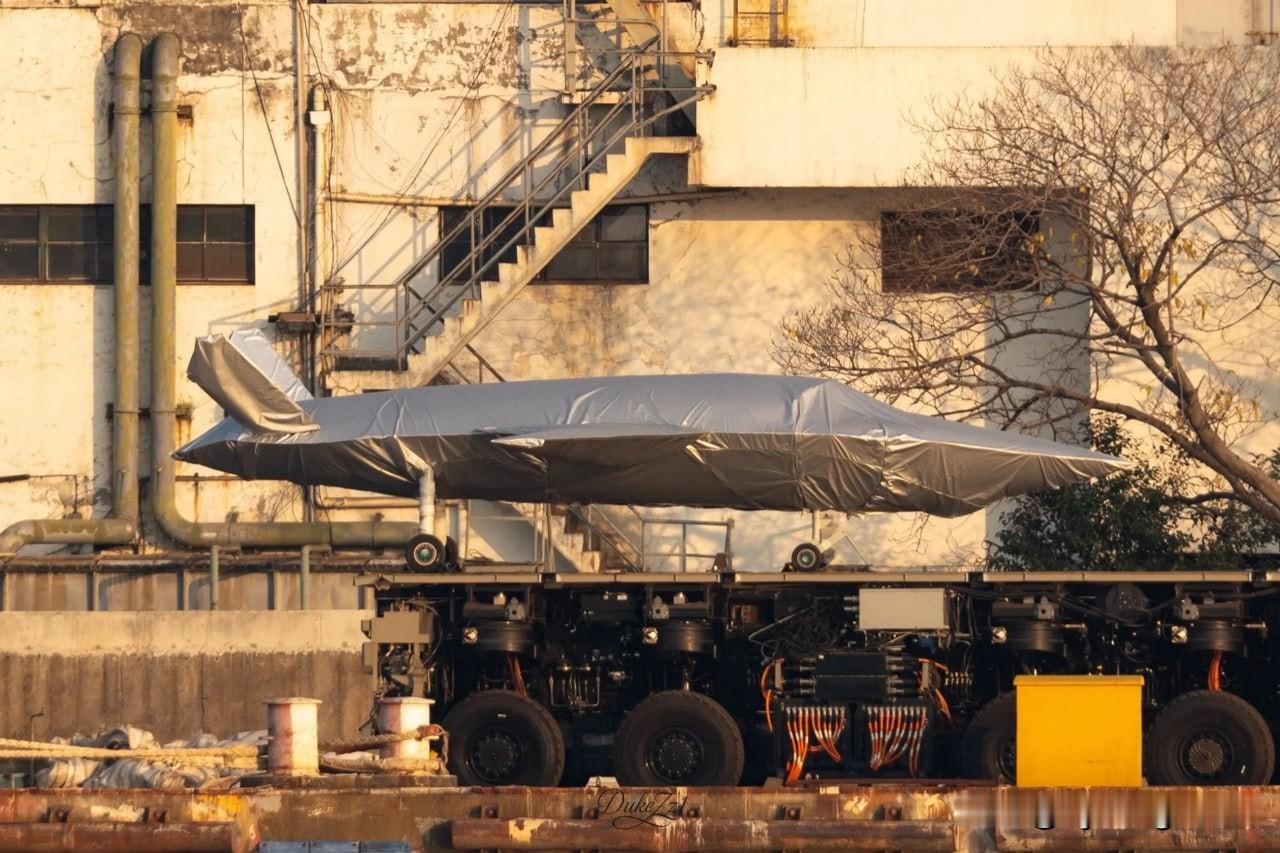 🔥外媒报道：🇨🇳中国发布用于无人机发射的电磁弹射移动发射器

北京近期展示