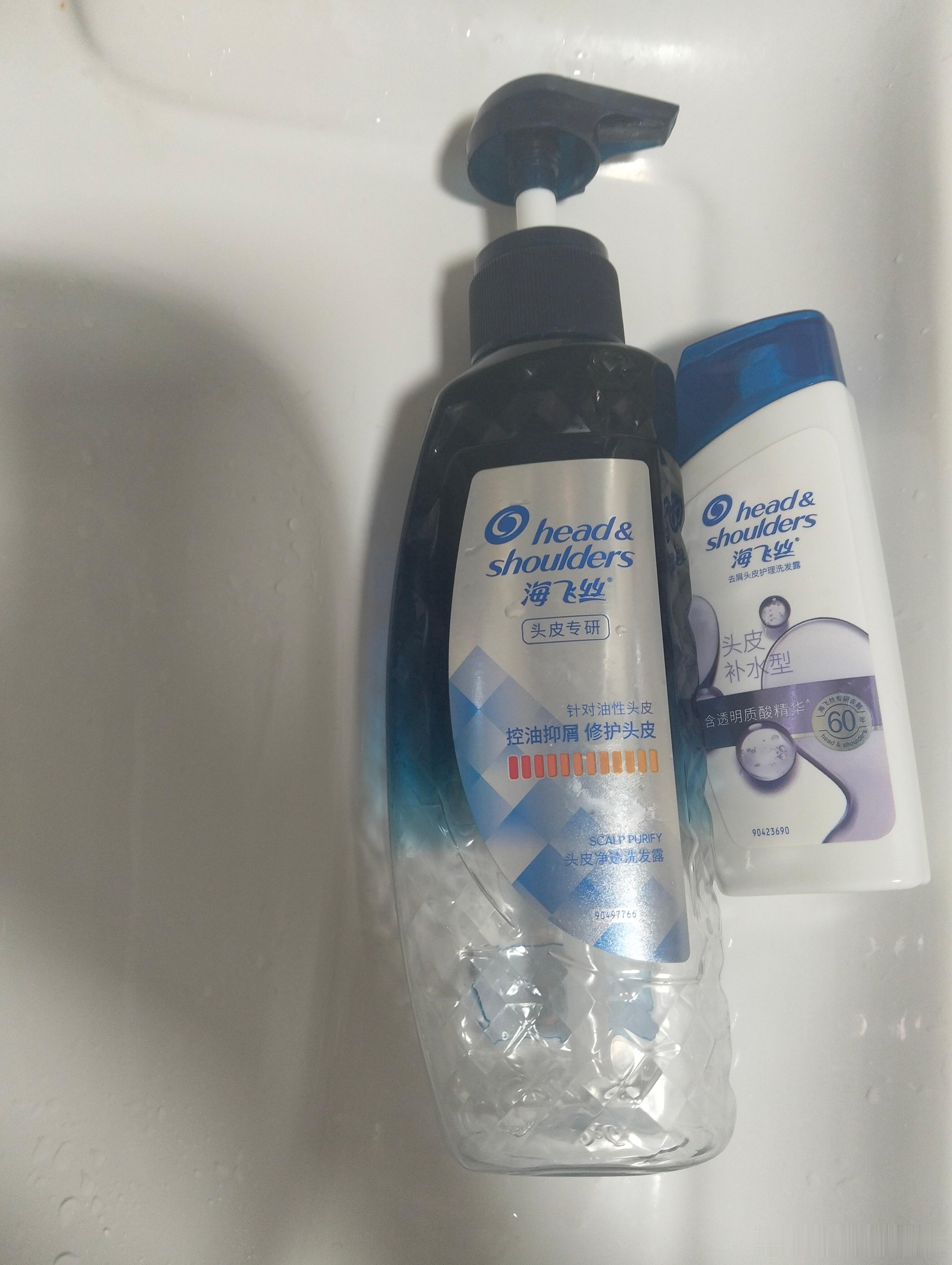 终于用完了，不容易啊！三瓶大的，一瓶泡沫，四瓶小样全部用完！ 