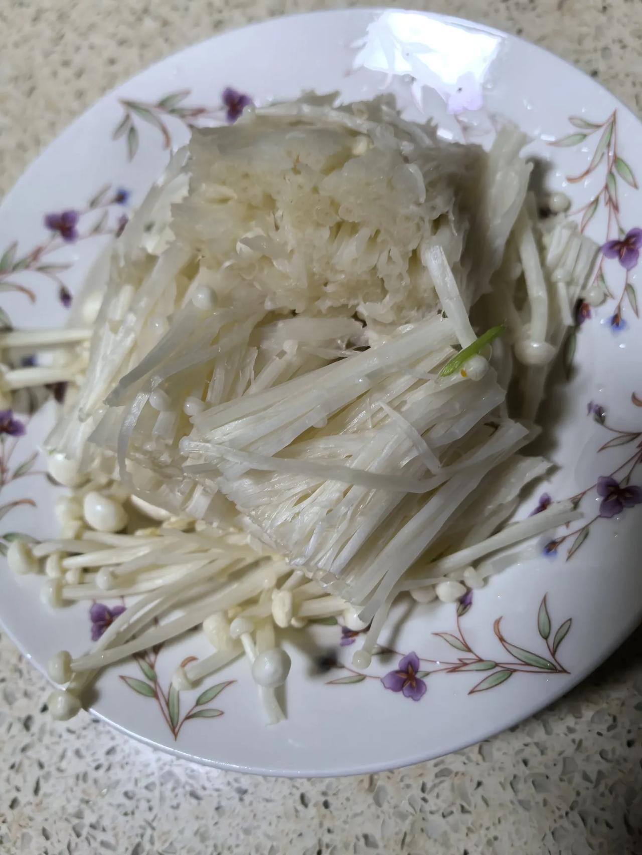 生活的真谛

我关注的两个头条老师让我很敬佩。一个是新疆的@海海海热老师 ，一个