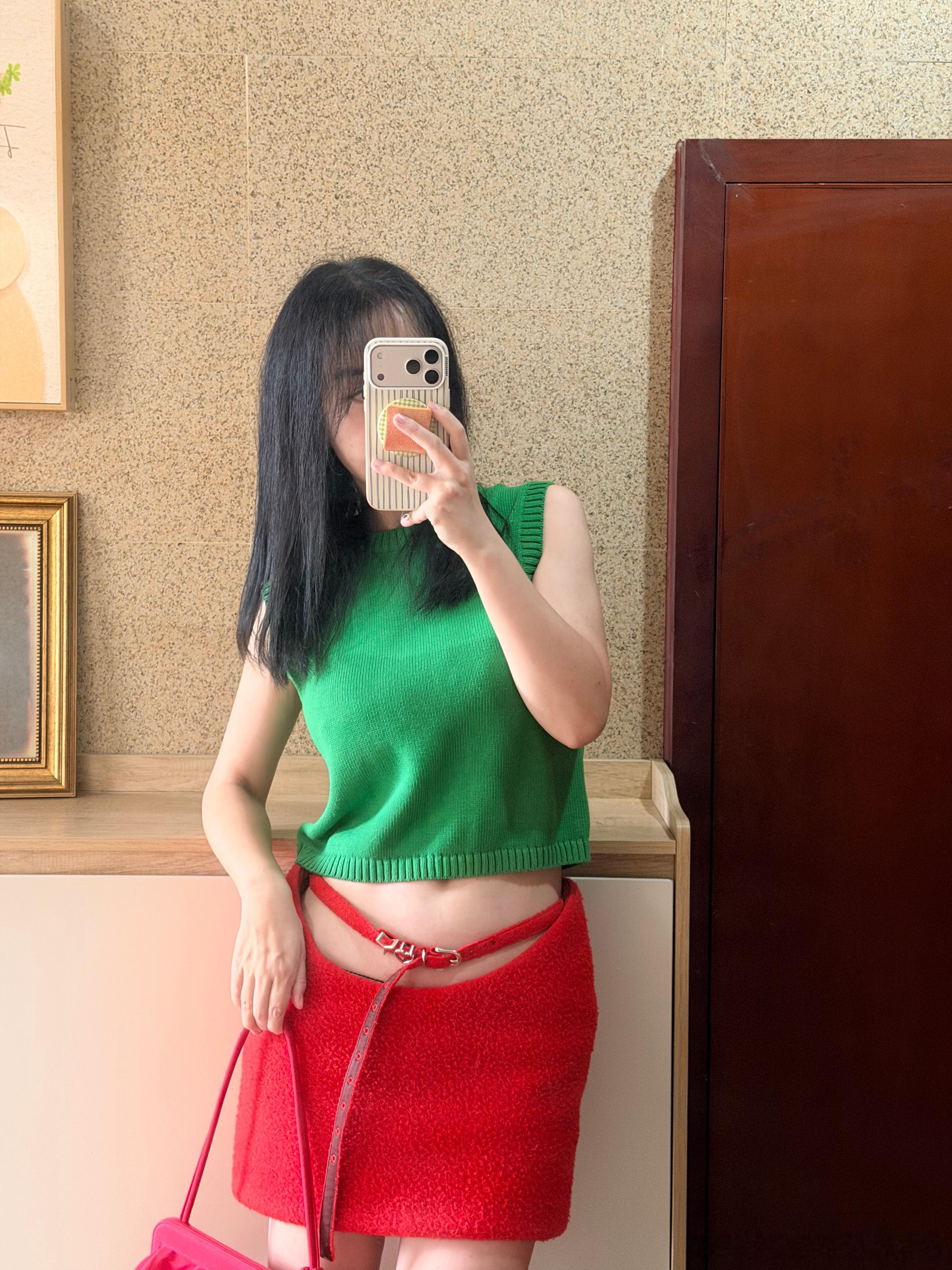 还是老辈子比较敢穿疤都露出来了[二哈] ​​​