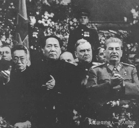 毛泽东出席斯大林七十寿辰庆祝大会。