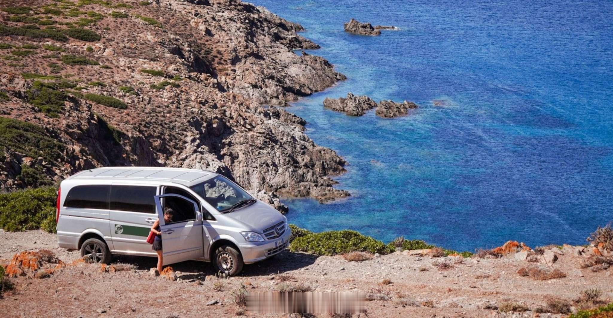 来，看看这台W639是奔驰威霆 还是奔驰唯雅诺  van事通