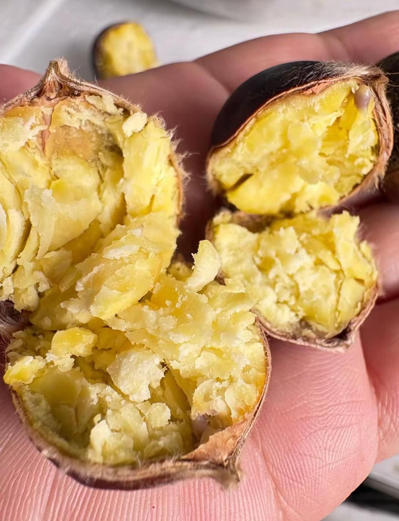 大小都有，一袋5斤，20一袋。纯大个的，一袋5斤，25一袋。