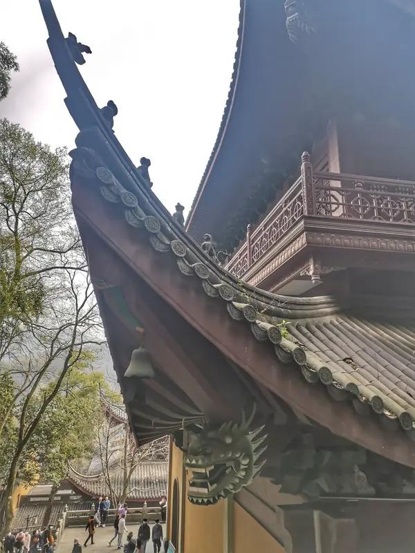 游客拿走寺庙120块祈福签，寺庙报警，这样做合适吗？
         近日，浙