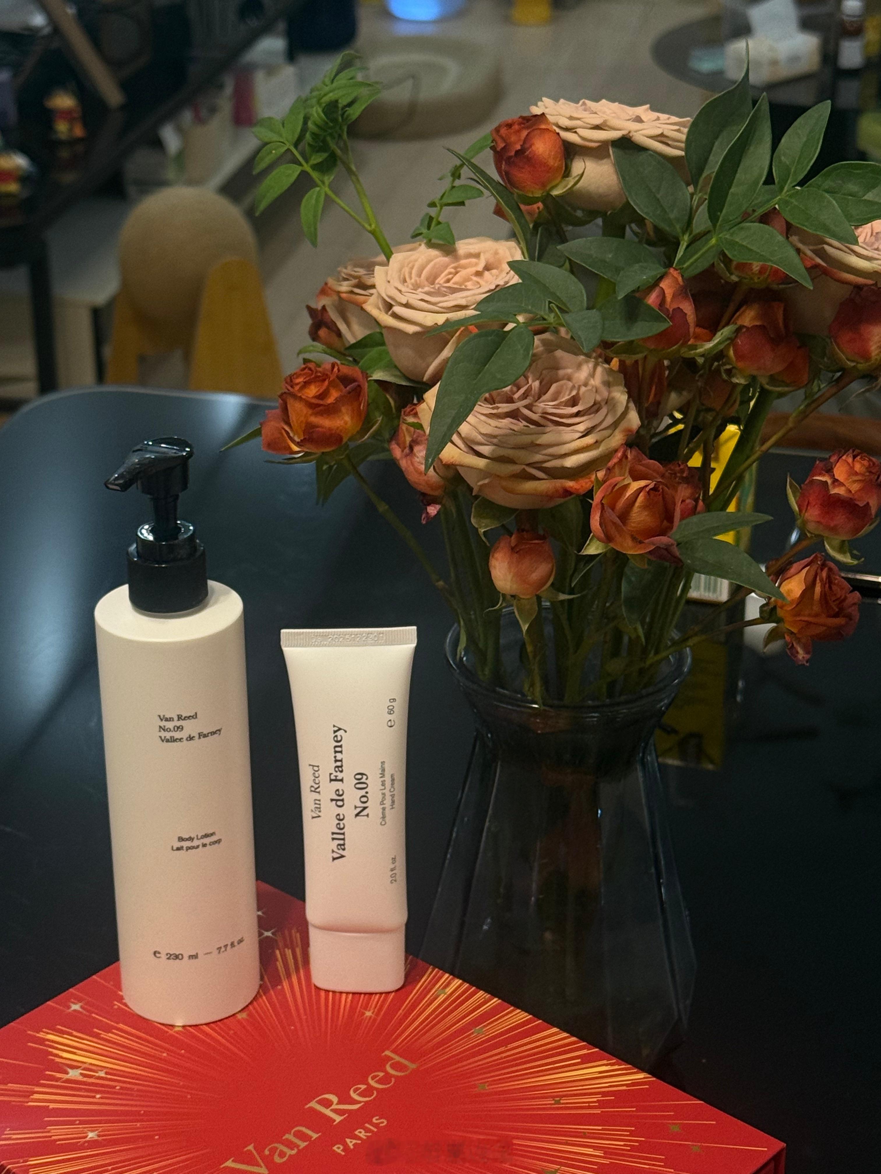 秋冬还有得多涂点身体乳，最近买这买那的堆了很多东西在家，又要开始大扫除大整理了好